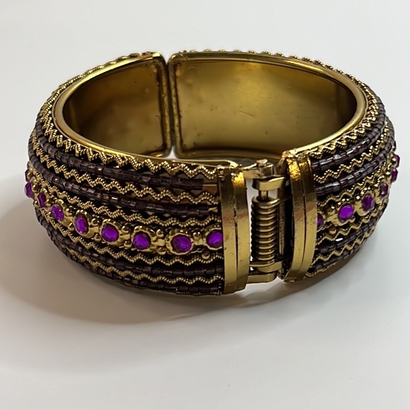 90s Vintage Purple Gold Tone Jeweled Rhinestone Beaded Bracelet with Spring - Picture 7 of 15